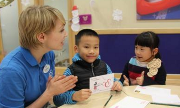 王牌英语——对高中各年级各学科进行特色教学