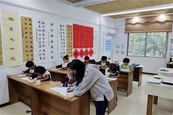 宇凰幼少儿国学——为家庭全面培养德才兼备、知行合一的孩子