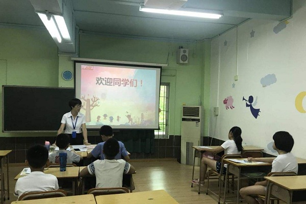 爱美思英语——激发和培养学生学习英语的兴趣，帮助学生树立自信心