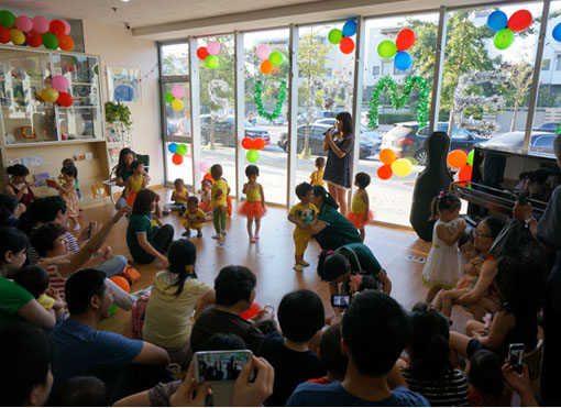 枫叶儿童之家早教——尊重儿童发展的特性，将婴幼儿细分为十个年级