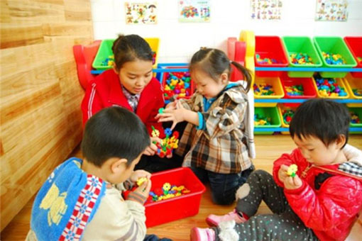 百年艺术幼儿园——全心培养每一个幼儿，让幼儿开心、家长放心