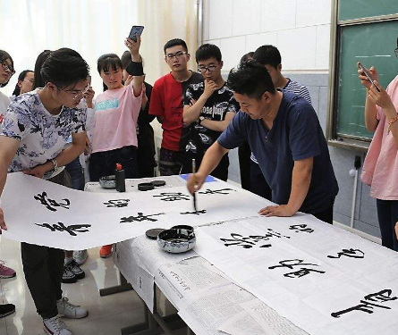 汉翔书法教育——倡导科学教育理念、传播先进学习方法