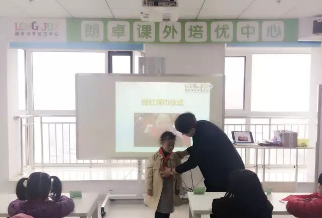 朗卓教育——专业致力于幼儿教育，引领孩子们健康快乐的成长