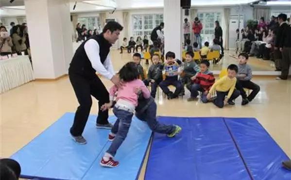 武汉幼教展 | 男幼师仅占1%，何时才不“男”能可贵？